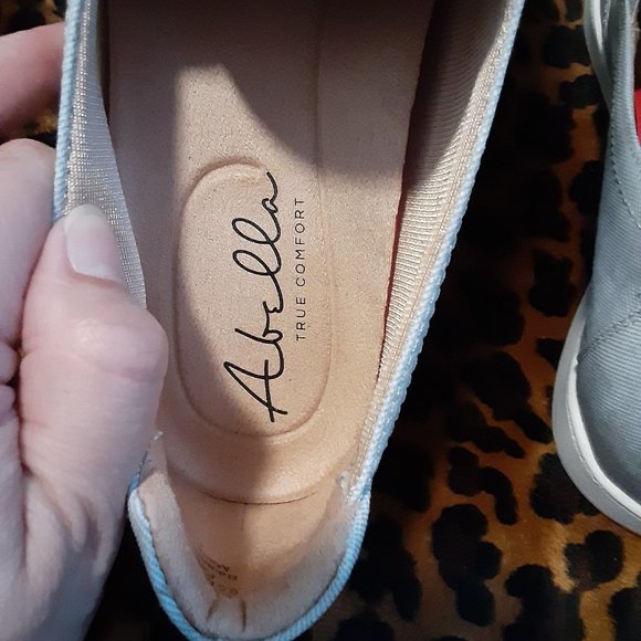 NWOT Abella Elodie True Comfort Slip On Canvas Loafers - Picture 9 of 13